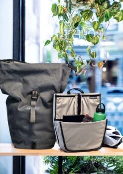 Ortlieb Commuter Insert Organizer -E-Bike Zubehör Verkauf commuter insert organizer action